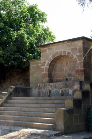 Fuente y lavaderos moros. Azlor
