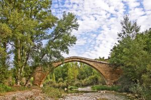 L' Albarda bridge. Alquézar