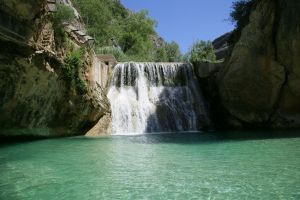 Dams, mills, channels and an old electric plant. Alquézar