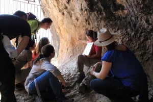 Route naar de grot van Arpán. Colungo
