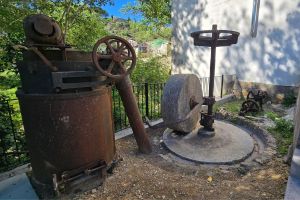 Restos del torno de aceite de Castillazuelo